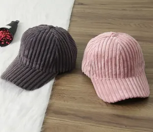 Corduroy baseball cap for men and women, warm autumn and winter casual duck tongue hat.