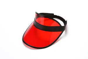 Nahaufnahme des roten transparenten PVC-Sonnenschutzes mit schwarzer Kante und Gummiband.