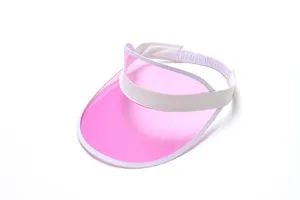 Rosa transparente PVC Sonnenschutzmuetze mit weissem Rand und elastischem Band fuer den Sommer.