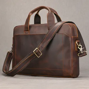 Borsa da lavoro uomo in vera pelle per laptop con tracolla regolabile e manici robusti.