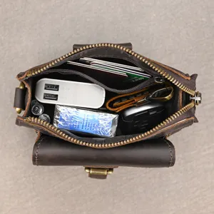 Retro echtes Rindsleder Herren kleine Tasche Detail Innenstauraum Kapazitaet Ansicht