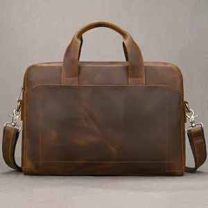 Borsa per laptop da uomo in vera pelle, vista dettagliata stile retro ufficio business.