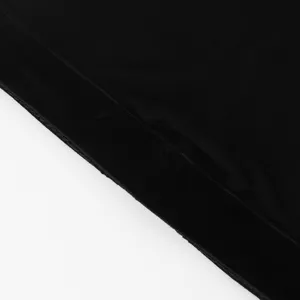 Zwarte fluwelen muts stof detail close up elastische jersey breisel textuur achtergrond