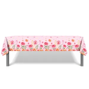 Detailansicht der rosa blumigen Aquarell Design PE Tischdecke fur die Festtagsparty.