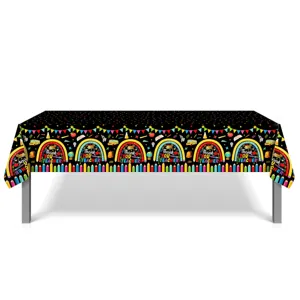 Vista detallada del mantel de PE negro para el día del maestro con estampado de papelería.