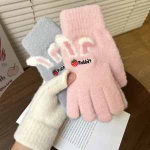 Gants en tricot mignons pour femmes avec oreilles de lapin et broderie de fraise, gants d'hiver.