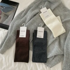 Verdikte katoenen over-de-knie beenwarmers sokken detail weergave, comfortabele winterkleding warm.