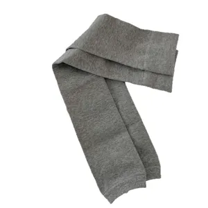 Grijs dik gebreide beenwarmers over de knie warme thermische wintersokken voor dames.