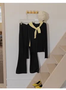 Ensemble haut thermique à manches longues et pantalon patte d'eph chaud en tricot doux.