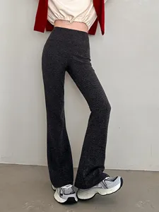 Pantalon évasé gris foncé pour femme, taille haute élégant et confortable pour le quotidien.