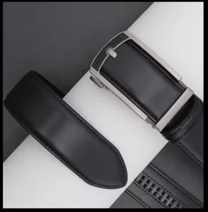 Men's business automatic buckle black leather belt detail, classic style and fine stitching.
