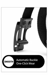 Vista detallada del cinturón de lona para hombre con hebilla automática de aleación negra.