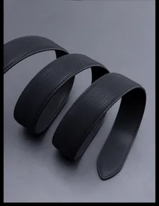 Classic men's black leather business belt with elegant textured finish for daily wear.