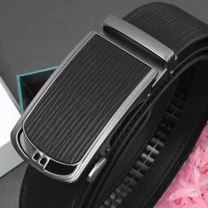 Herren Ledergürtel mit Automatikschließe und edlem Metalldesign, ideal für Business und Alltag.