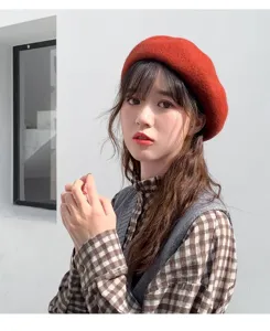 Chic vintage red beret for women, classic wool painter hat for autumn and winter daily fashion.