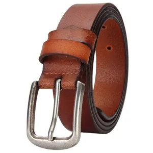 Klassieke bruine lederen damesriem met metalen gesp, perfect voor jeans en dagelijkse outfits.