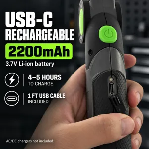Wiederaufladbare LED Arbeitsleuchte Ladeanschluss Detail mit USB-C Port und Ein-Ausschalter.