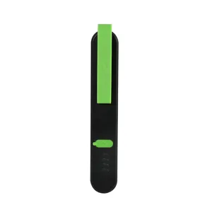 Lampe de travail LED portable avec clip magnetique et batterie pour camping et reparation en plein air.