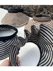 Cappello da sole a righe pieghevole da donna, tesa larga fascia vuota dettaglio cappello.