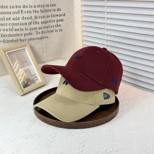 Unisex bestickte Buchstaben Baseballkappe, klassische gebogene Krempe für Freizeit.