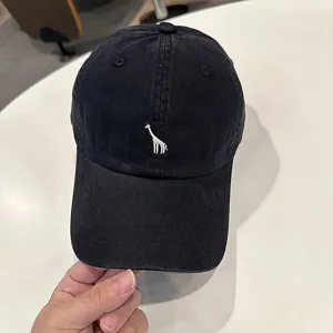 Schwarze Baumwoll-Baseballkappe mit Giraffen-Bestickung, stylischer Sonnenschutzhut Alltag.