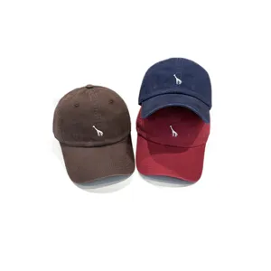 Unisex Baumwoll Baseballcap mit süßer Giraffenstickerei, lässige Kappe für den Sommer.