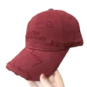 Casquette de baseball vintage pour femme en coton usé avec broderie tendance élégante.