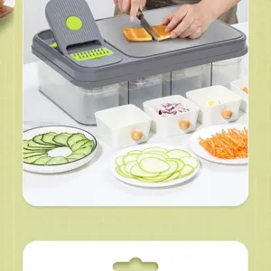 Multifunktionaler Gemüseschneider Detail mit Edelstahl Schneidebrett und Aufbewahrungsbox.