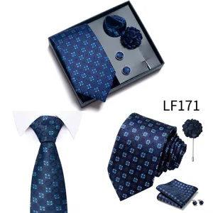 Vista detallada de la corbata azul para hombre, tela jacquard con patrón y accesorios.