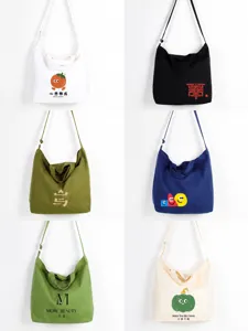 Vista detallada del bolso cruzado de lona, bolsa de compras ecológica de algodón personalizada.