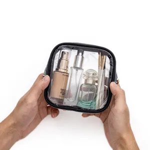 Transparente PVC Reise Kosmetiktasche Detailansicht mit klarem Design fuer wasserdichten Schutz.