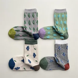 Women Retro Cute Contrast Color Geometric Floral Polka Dot Cotton Mid-Calf Socks Autumn Winter Casual Cozy Crew Socks