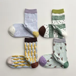 Chaussettes Mi-Mollet Décontractées pour Femmes en Mélange de Coton Automne Hiver Rayées Bicolores Géométriques Gaufrées Mode