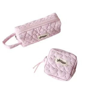 Trousse de maquillage matelassée rose avec motif cœur et porte-monnaie portable, style mignon.