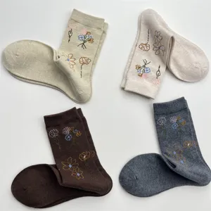 Calze da donna in lana con ricamo floreale retrò, morbidi dettagli in maglia molto comodi.