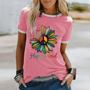 Maglietta ringer rosa da donna con un dettaglio grafico di fiore hippie soul.
