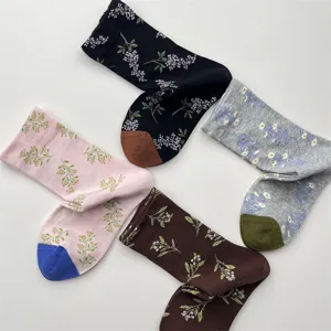 Retro floral mid-calf socks with contrast toes, vintage cotton botanical style for women.