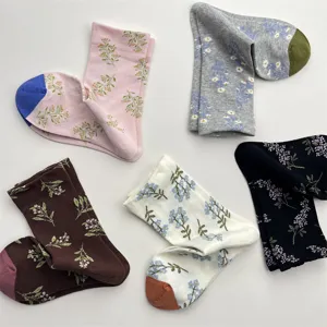 Retro floral mid-tube women socks, vintage Japanese style cotton socks with contrast color toes.