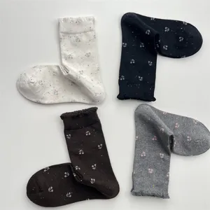 Stile giapponese punti colorati ciliegia jacquard donna calzini metà polpaccio cotone.