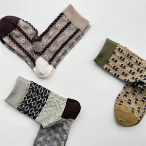 Women's vintage 3D relief geometric pattern cotton crew socks, trendy contrast color lines.