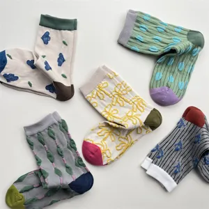 Details view of Korean retro cute cotton mid-calf socks with contrast color and relief patterns.