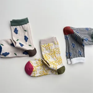 Retro floral embroidered mid-tube socks, stylish color block cotton socks for women autumn winter