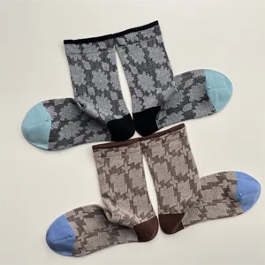 Vintage geometric pattern cotton socks for women, stylish contrast color casual mid-tube socks