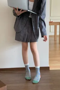 Women cotton mid-tube socks, retro grey striped cute socks with contrast green toe, cozy daily wear.