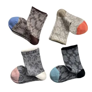 Japanese retro color-block geometric pattern women mid-tube socks, versatile cotton socks.