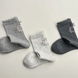 Sweet bow cotton mid-tube socks for women, cute floral embroidery autumn winter casual cozy.