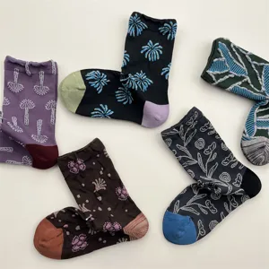 Women's retro relief floral cotton mid-calf socks autumn winter casual vintage cute socks