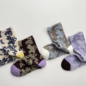 Stile coreano dolci calzini a tubo medio con fiori in rilievo 3D autunno inverno