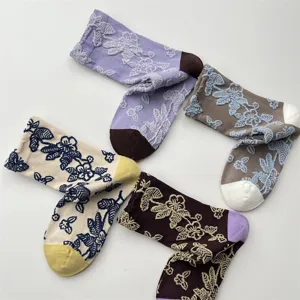 Calzini medi con fiori in rilievo 3D stile coreano, cotone autunno inverno vista dettagliata.