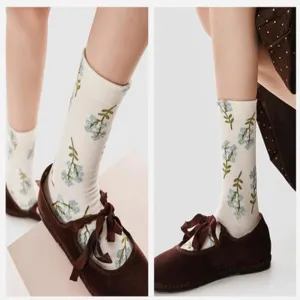 Autumn vintage floral mid-calf socks for women, sweet Japanese style cotton socks with blue flowers.